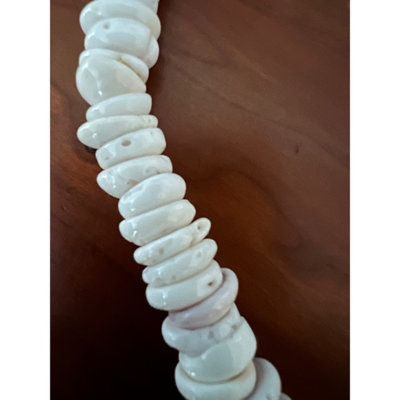 Vintage Hawaiian Puka Shell Necklace. - Picture 9 of 10